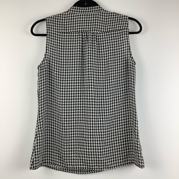 Banana Republic Gingham Print Sleeveless Blouse - Picture 3 of 4